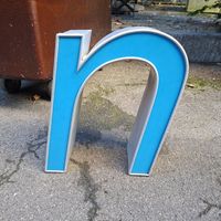 Leuchtbuchstabe Leuchtreklame N blau Vintage Design Deko