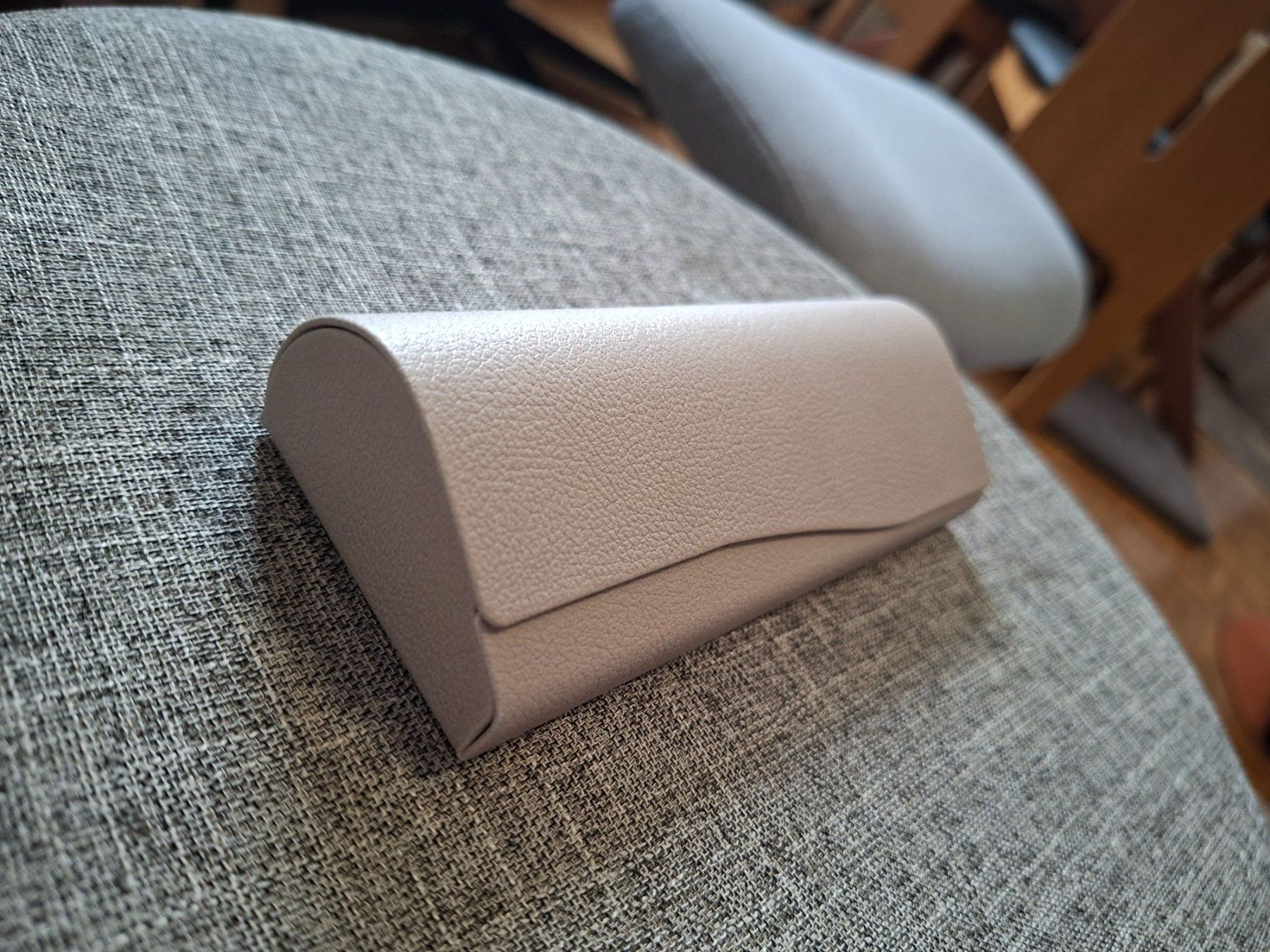 Altro in  Abbigliamento & Accessori: Glasses case/Brillenetui/New/Beige!! – Nuovo (secondo la descrizione) da Goldach venduto da mamakotzi 7