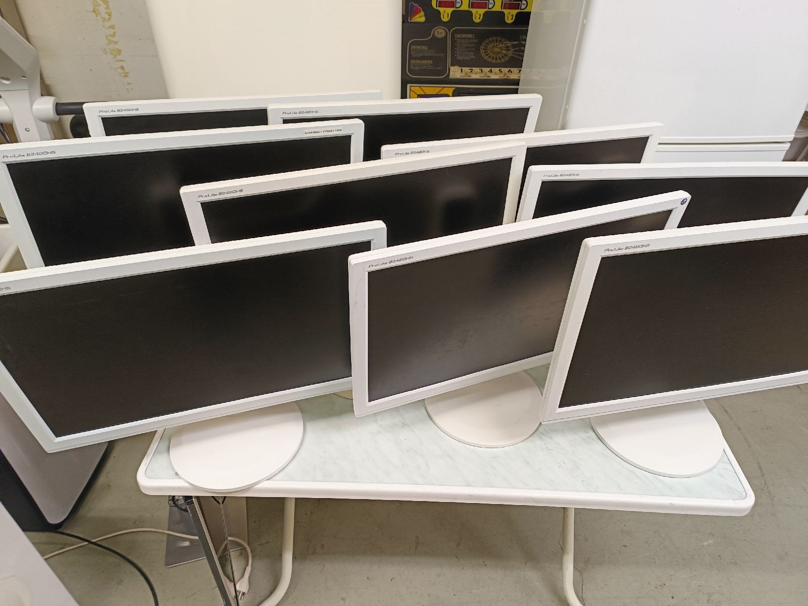 Monitore: Monitors HDMI.  19 stück – Gebraucht aus Pfäffikon ZH von K-V-M