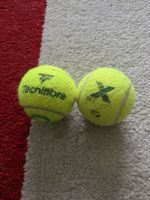 Zwei Tennisbälle 