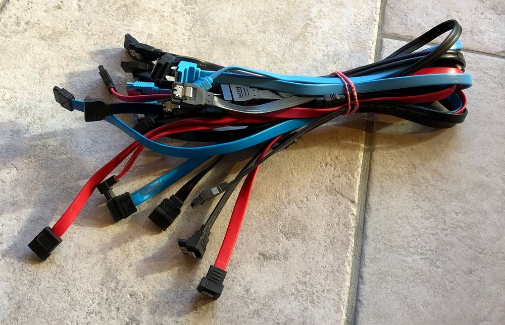 SATA Kabel, 15 Stück, bunte Mischung, kurz bis lang Kaufen auf Ricardo