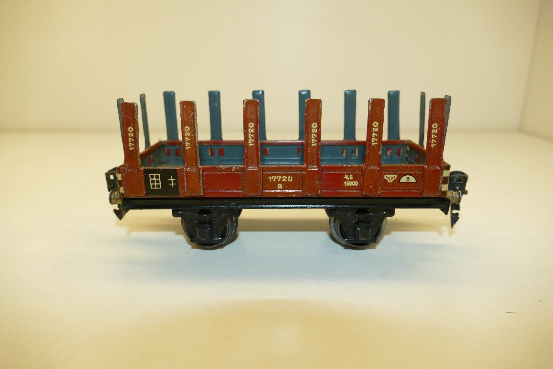 Märklin Modelleisenbahnen: Märklin 0: Rungenwagen – Gebraucht aus Niederhasli von rail-duerst 2