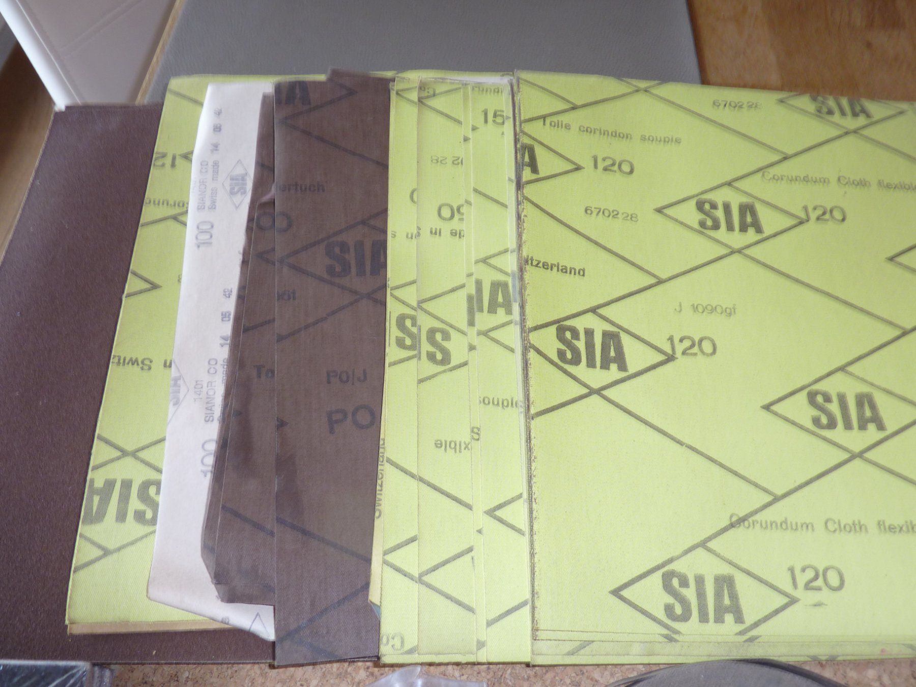 Tutti gli attrezzi: Schleifpapier etc. über 7 Kg. – Usato da Chur venduto da algin 1
