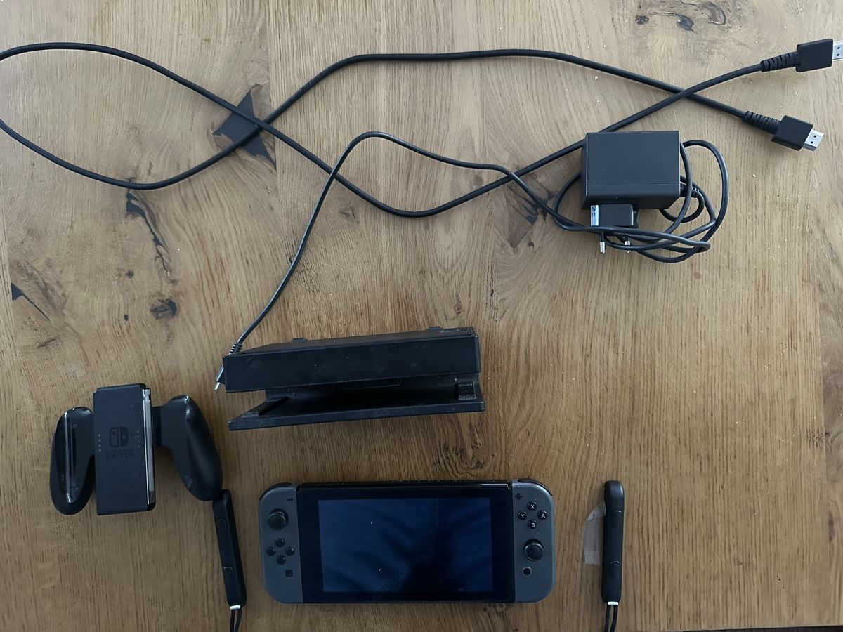 Nintendo Console: Nintendo Switch – Usato da Engelburg venduto da Uppsi