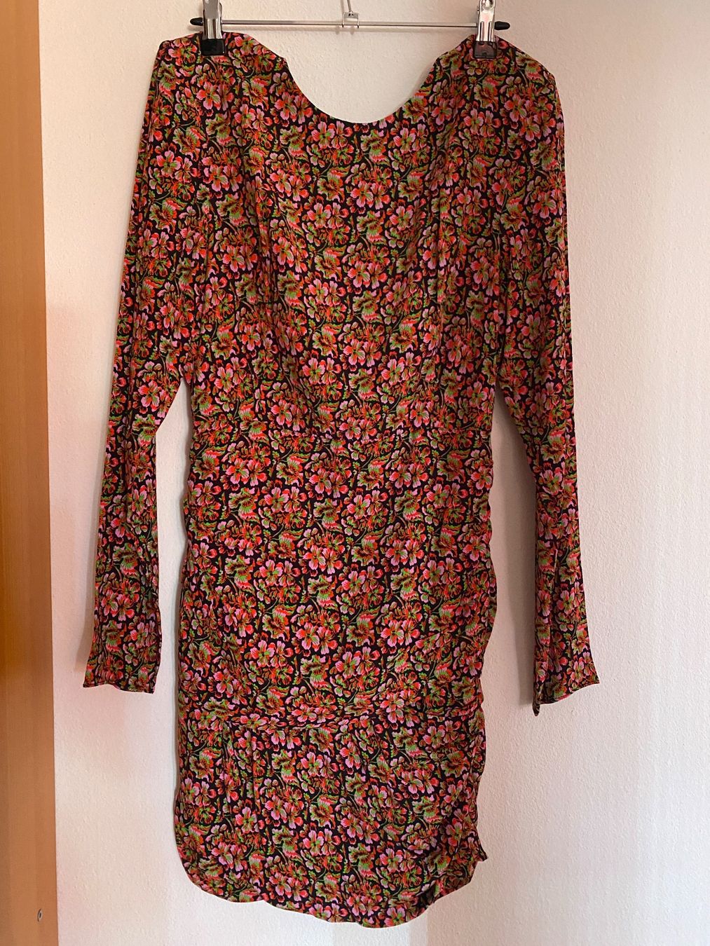 Zara Kleider: ZARA robe florale, dos ouvert - taille M - neuve – Neu und originalverpackt aus Genève von swissjojo