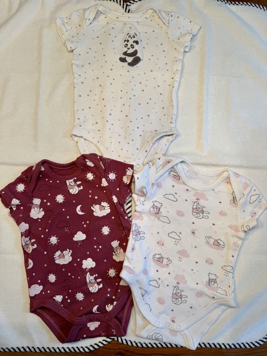 Lotti & Set di vestiti: 3 Baby Bodys 0-3 Monate  – Usato da Häggenschwil venduto da _kick