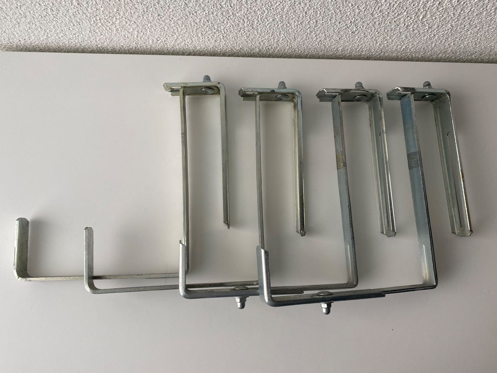 Supporti a parete: Blumenkastenhalter 18 cm Set 4 St. – Usato da Mellingen venduto da noencuentro 1