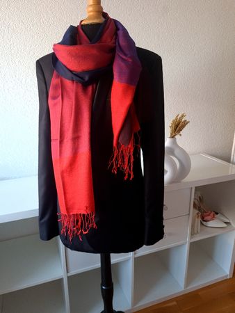 Étole en cachemire rouge et bleue neuf