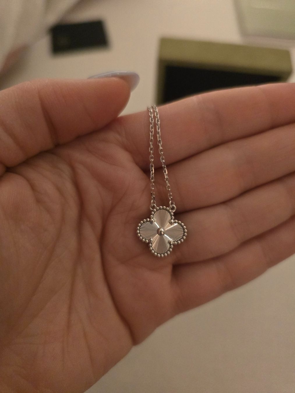 Van Cleef Ketten: Van Cleef Halskette Weissgold – Gebraucht aus Sargans von Kiness