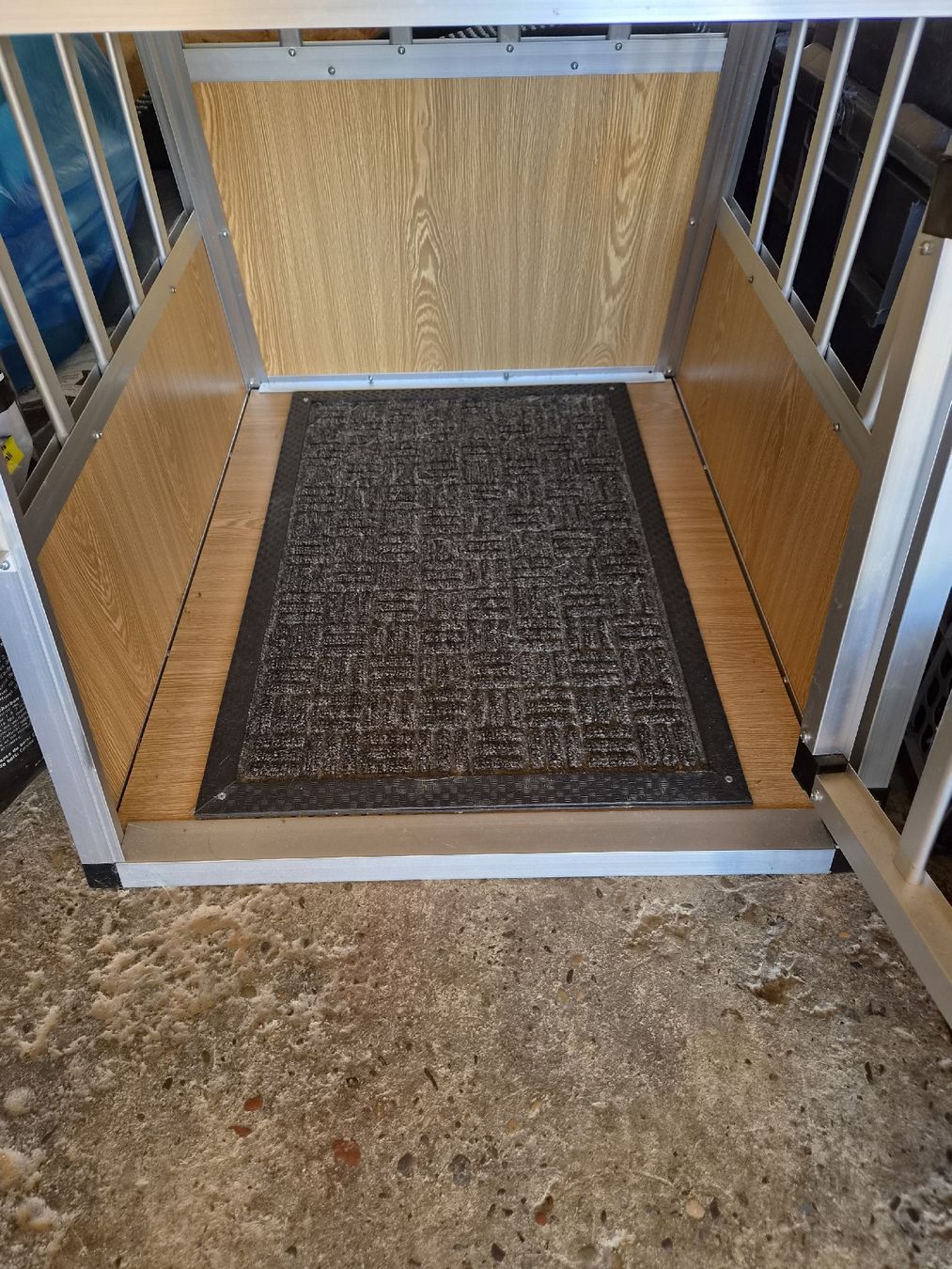 Accessori: Hundebox – Usato da Walliswil b. Wangen venduto da daddy1962 2