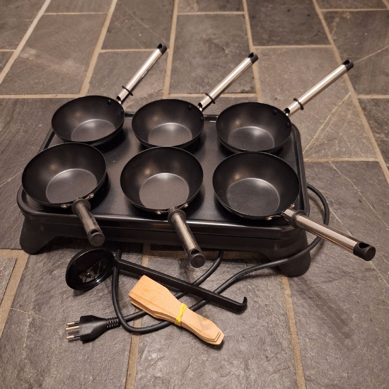 Elettrodomestici da cucina: PRIMAVISTA Tischwok mit 6 Pfännchen – Usato da Schübelbach venduto da rab02