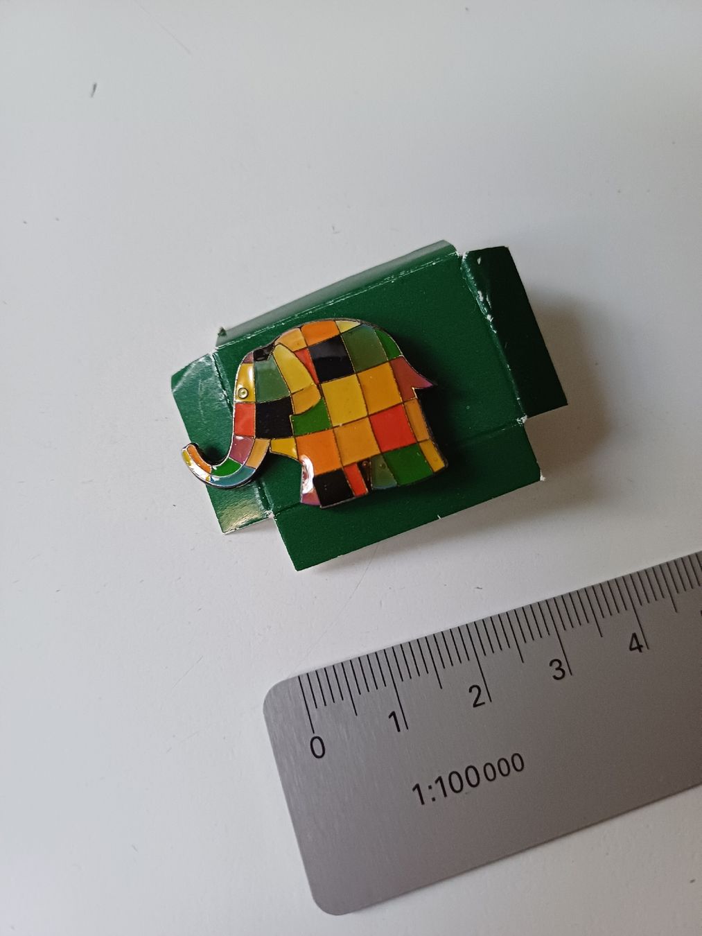 Placchette & Badge: Vintage Elmar Pin – Usato da Zürich venduto da Avocadokern 2