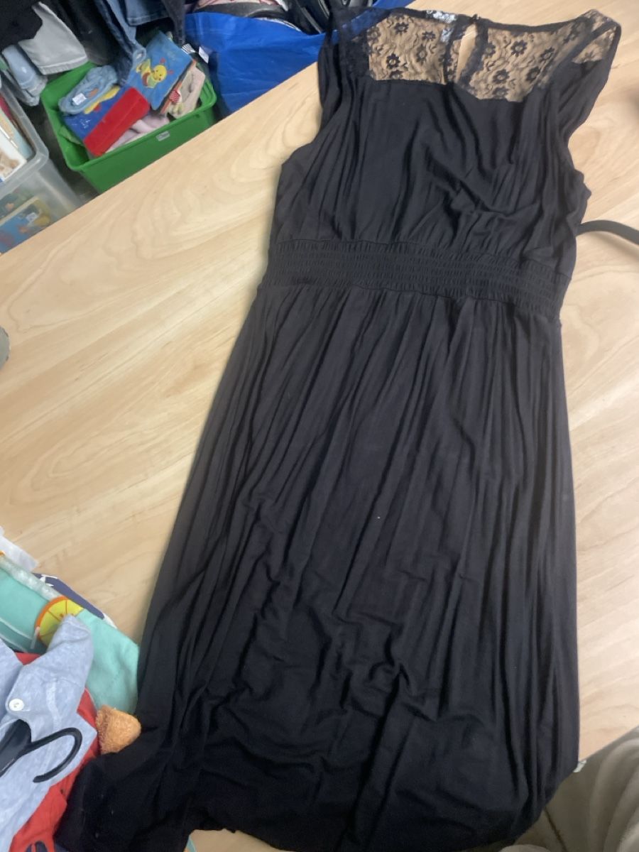Vestiti: Schickes schwarzes Spitzen Stillkleid Gr. S – Usato da Obergerlafingen venduto da cabo4 2