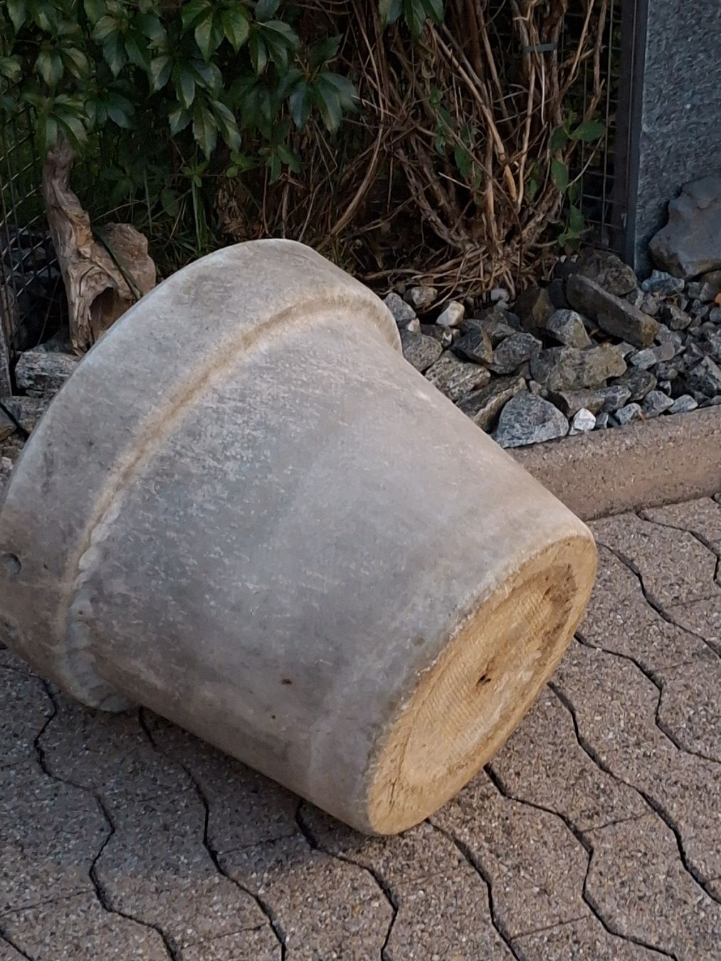 Eternit Blumentöpfe: Willy Guhl Eternitt Blumentopf – Gebraucht aus Ganterschwil von HeidiuPeter 4