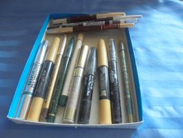 14 Makeupstifte bunt für Augen und Lippen