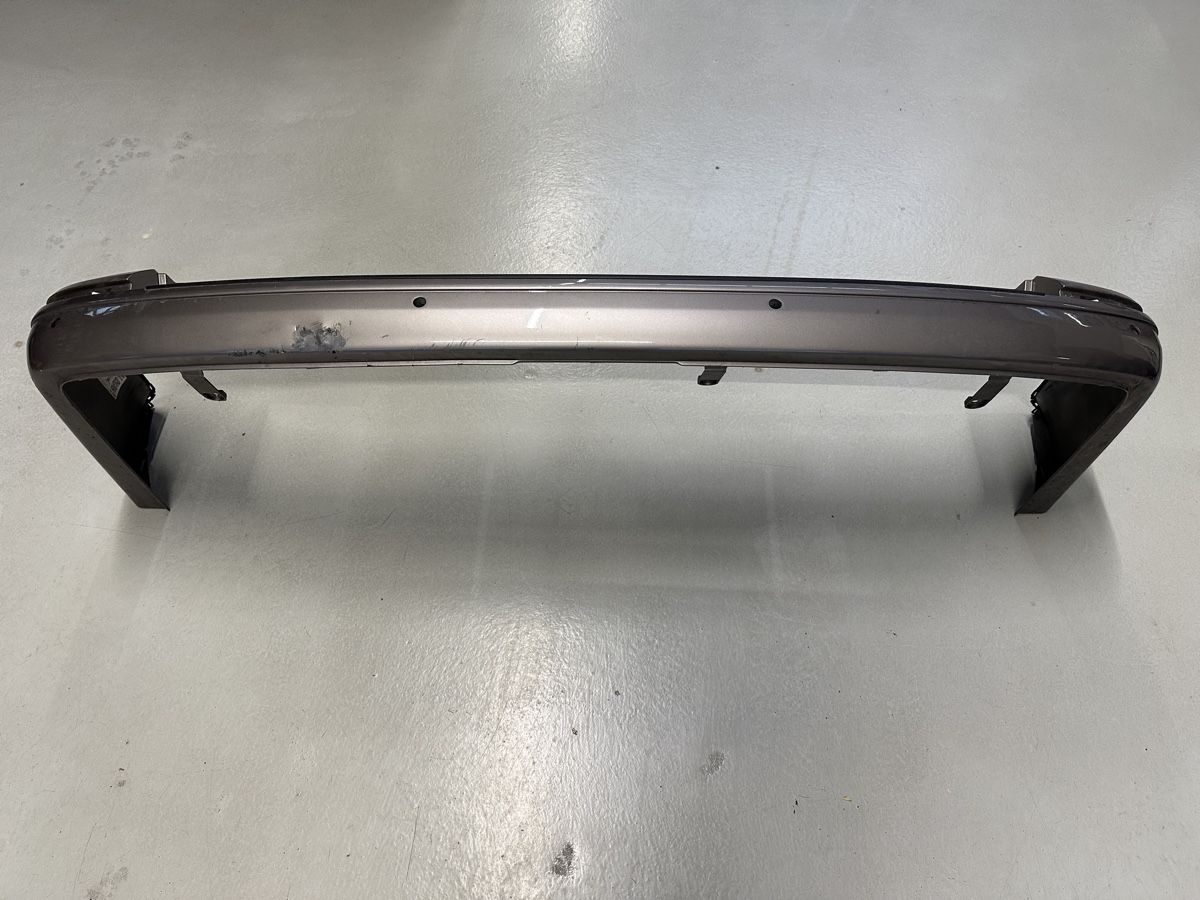 Volkswagen Tutti pezzi di ricambio auto: VW T6.1 Stossstange hinten – Usato da Alpnach-Dorf venduto da Skai0 2