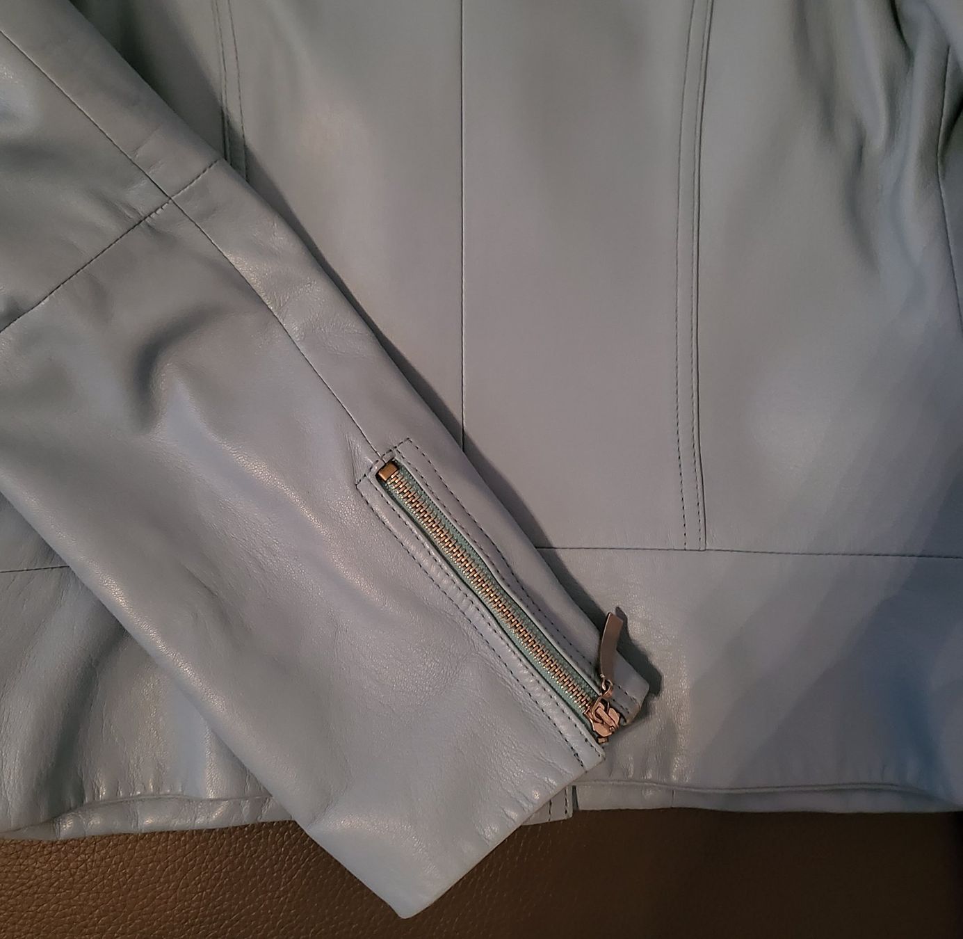 Madeleine Giacche: Veste en cuir Madeleine. – Usato da Neuchâtel venduto da wikit 3