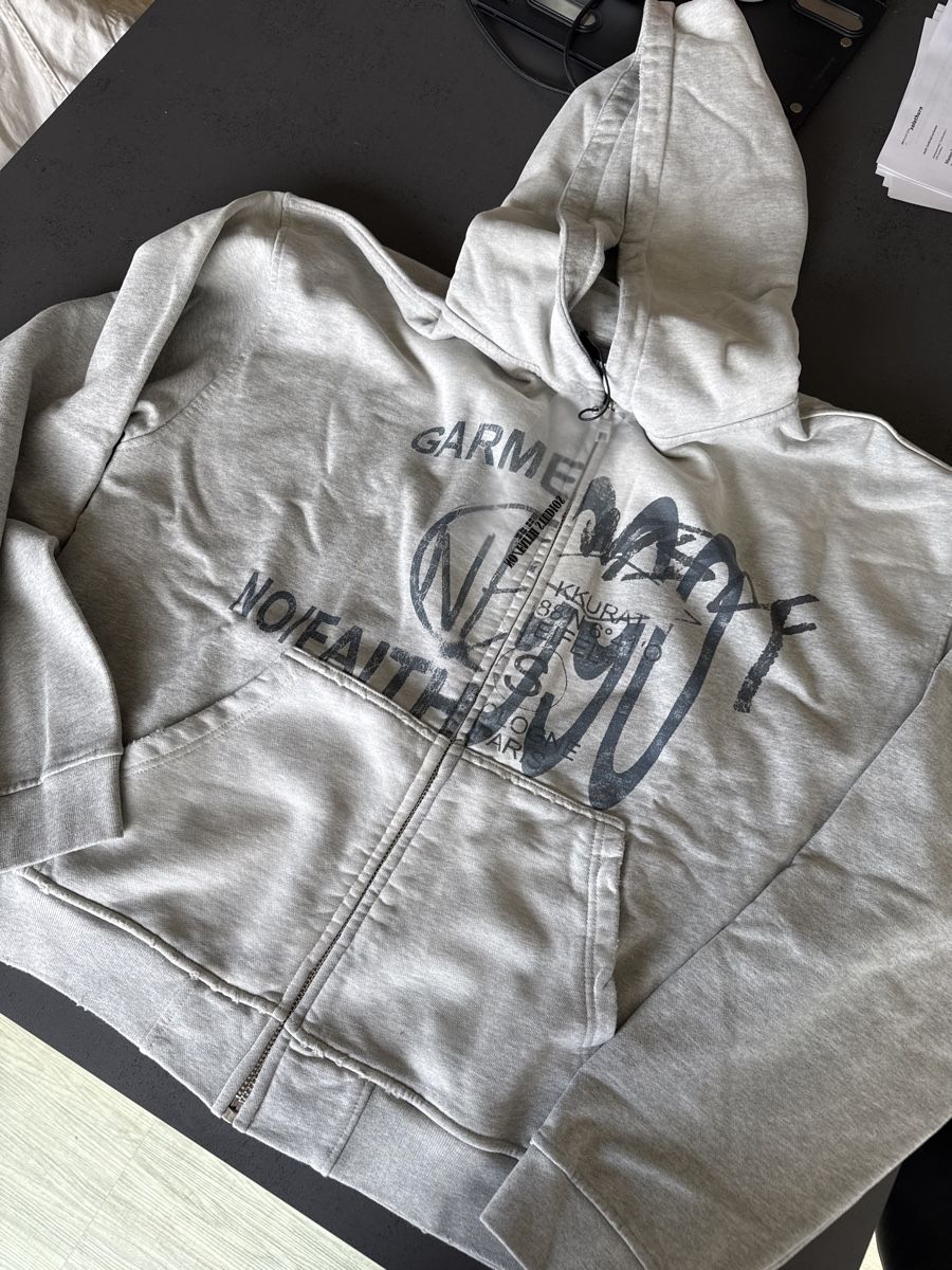 Maglioni & Felpe: No Faith Studios Zipper L grau originalverpackt – Nuovo e nell'imballaggio originale da Schnottwil venduto da Garuso 1