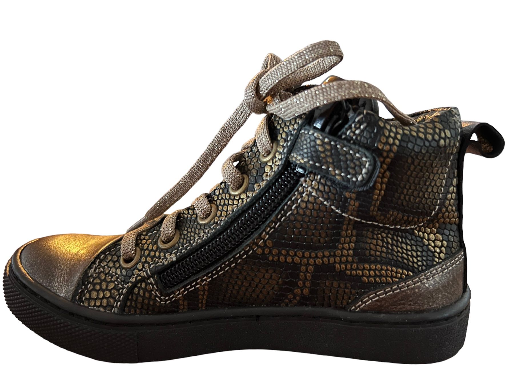 Chaussures filles: Liquidation_ Sneaker aus Leder, Gr. 28 – Neuf avec emballage d'origine à Steinhausen par Jan_CesilWeber 1