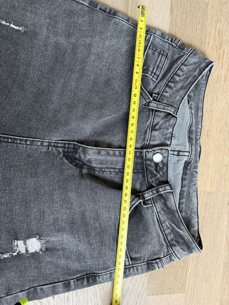 Jeans: Graue elastische Jeans mit Rissen, Grösse S – Usato da Rubigen venduto da Elmacino 1