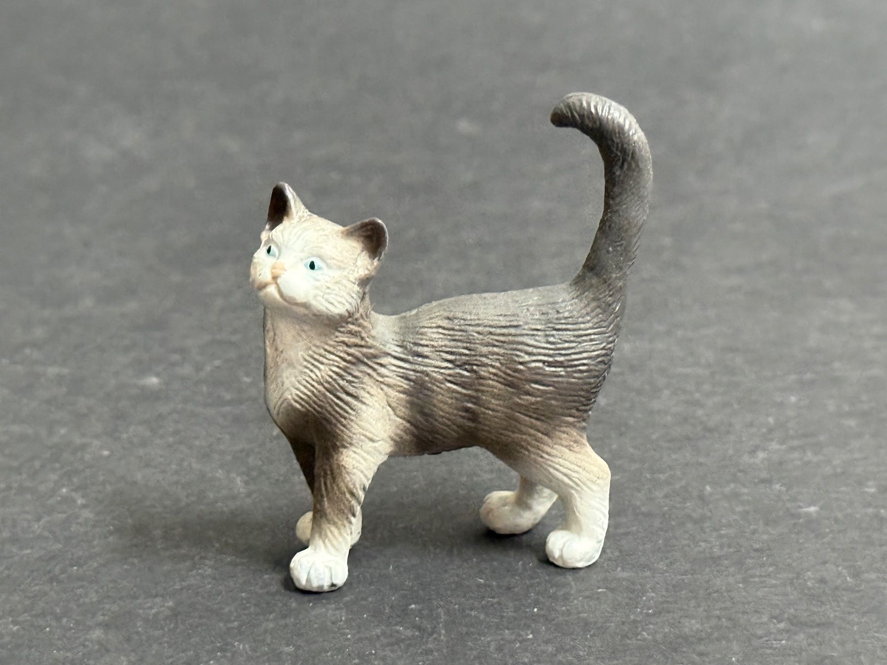 Schleich Figuren: Schleich – 13122 Katze grau – Gebraucht aus Ennetbaden von mapa05