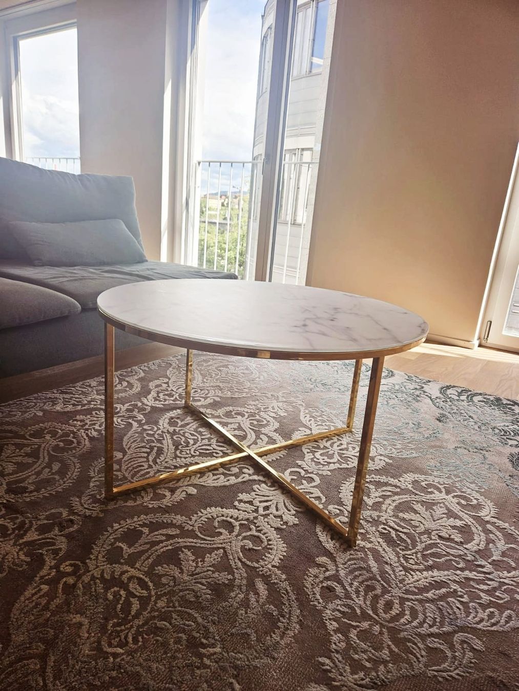 Tavoli: Moderner Couchtisch mit goldenem Gestell – Usato da Baden venduto da jan_wn85 1