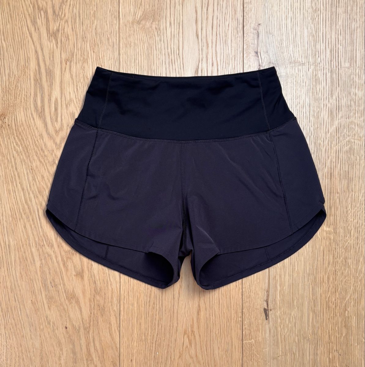 Lululemon Hosen: Lululemon black running shorts, size 2 – Gebraucht aus Kilchberg ZH von ben_pc68