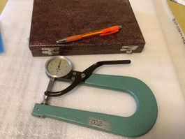 Dickenmessuhr 0-25mm/ 0.1mm, bis 140mm Tiefe, Schnellmessung