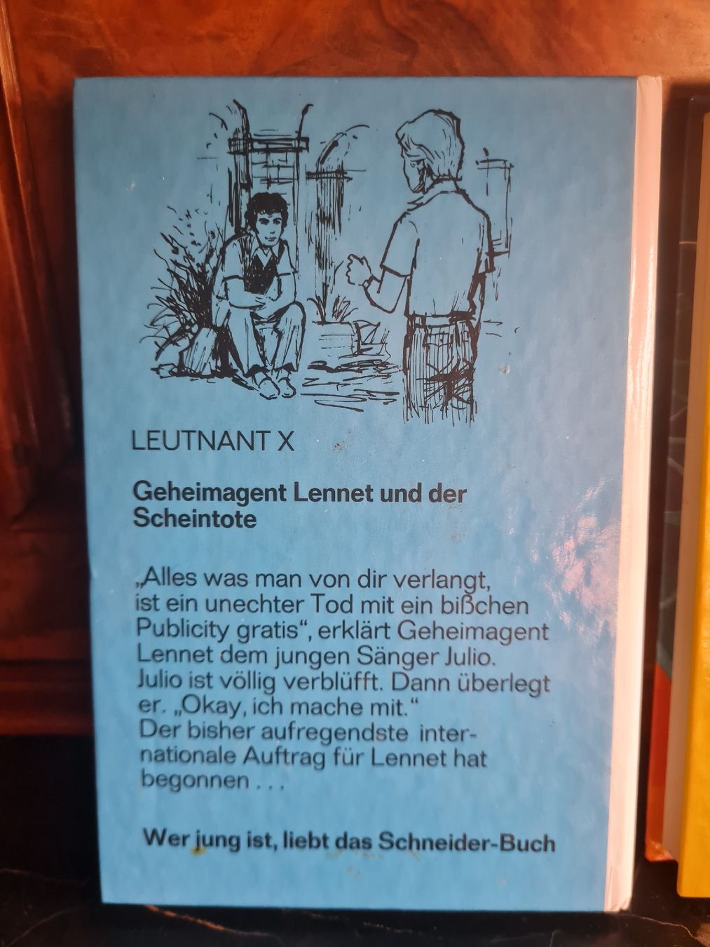 Livres: 2 Jugendbücher – Agenten & Science-Fiction – D'occasion à Bäretswil par Rio. 2