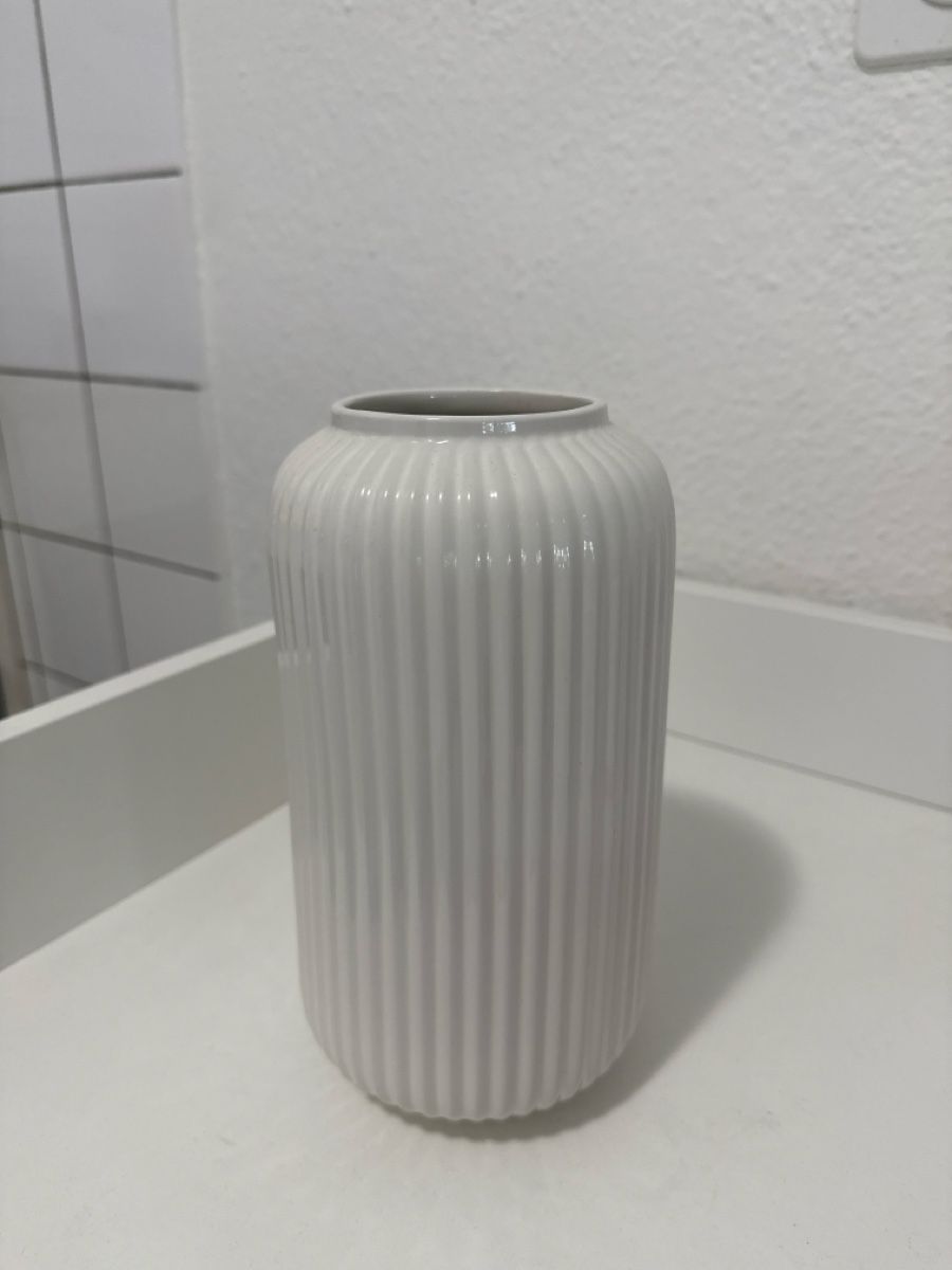 Ikea Vase & Récipients: Vase weiss – D'occasion à Winterthur par vic_d5t9