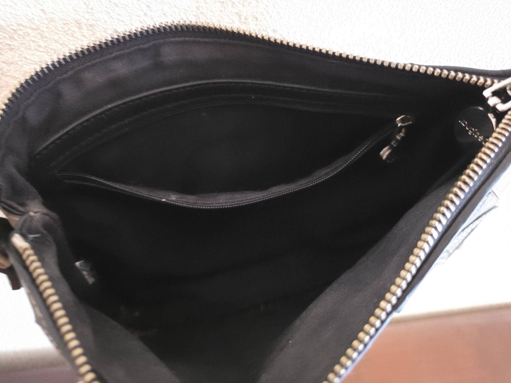 Desigual Taschen für Damen: Sac Desigual – Gebraucht aus Chavannes-le-Chêne von Flovw 2