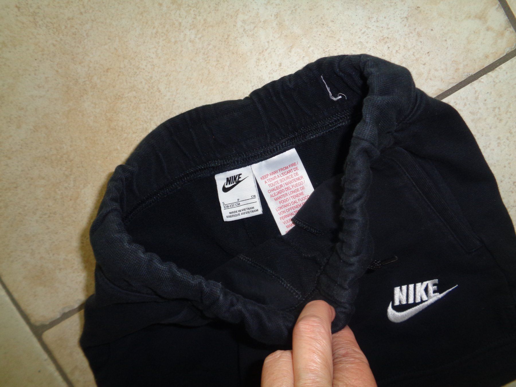 Nike Pantaloni: Sporthose  Nike  Grösse 128 – Usato da Kreuzlingen venduto da Robi-2003 1