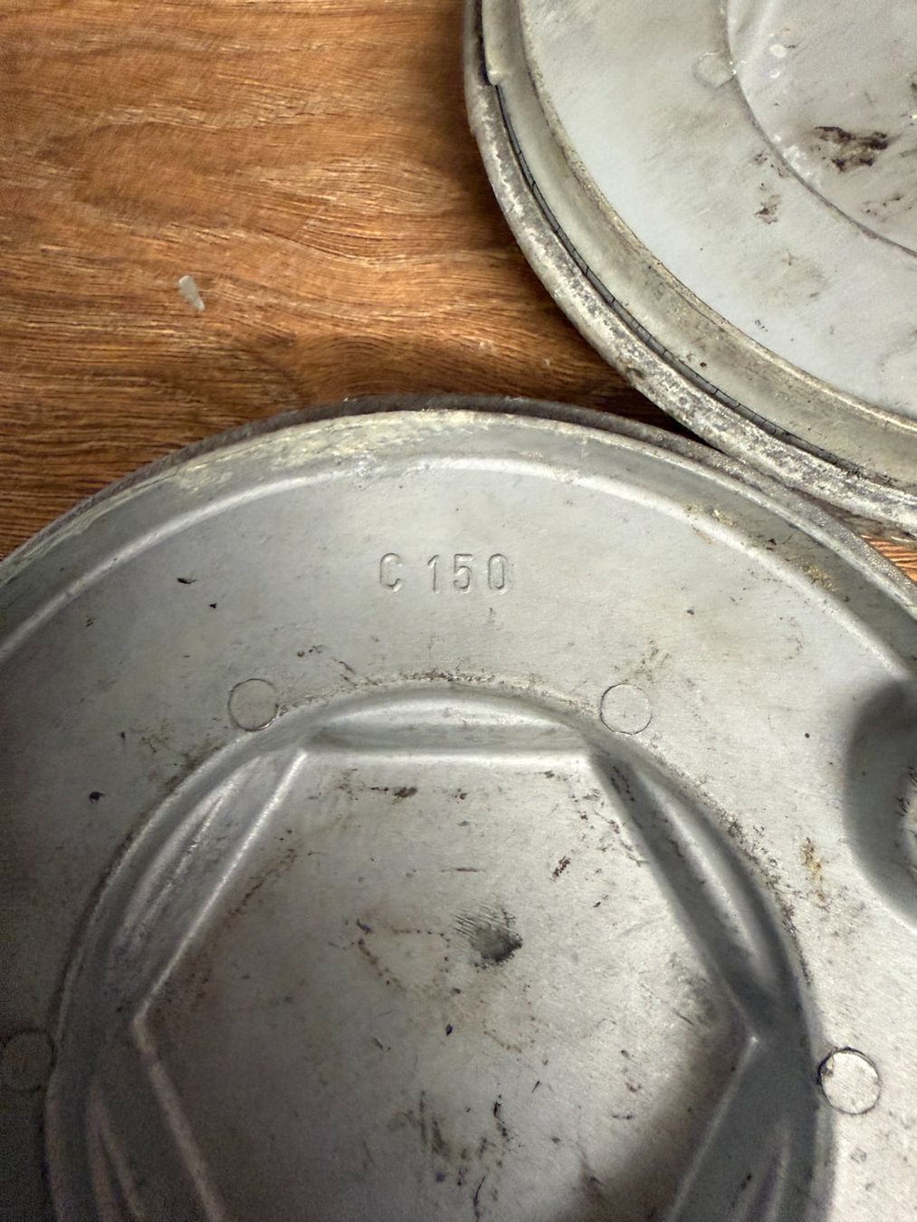 Alle Ersatzteile: Felgendeckel Nabenkappen Oldtimer C150 105 – Gebraucht aus Nussbaumen AG von olitech5415 5