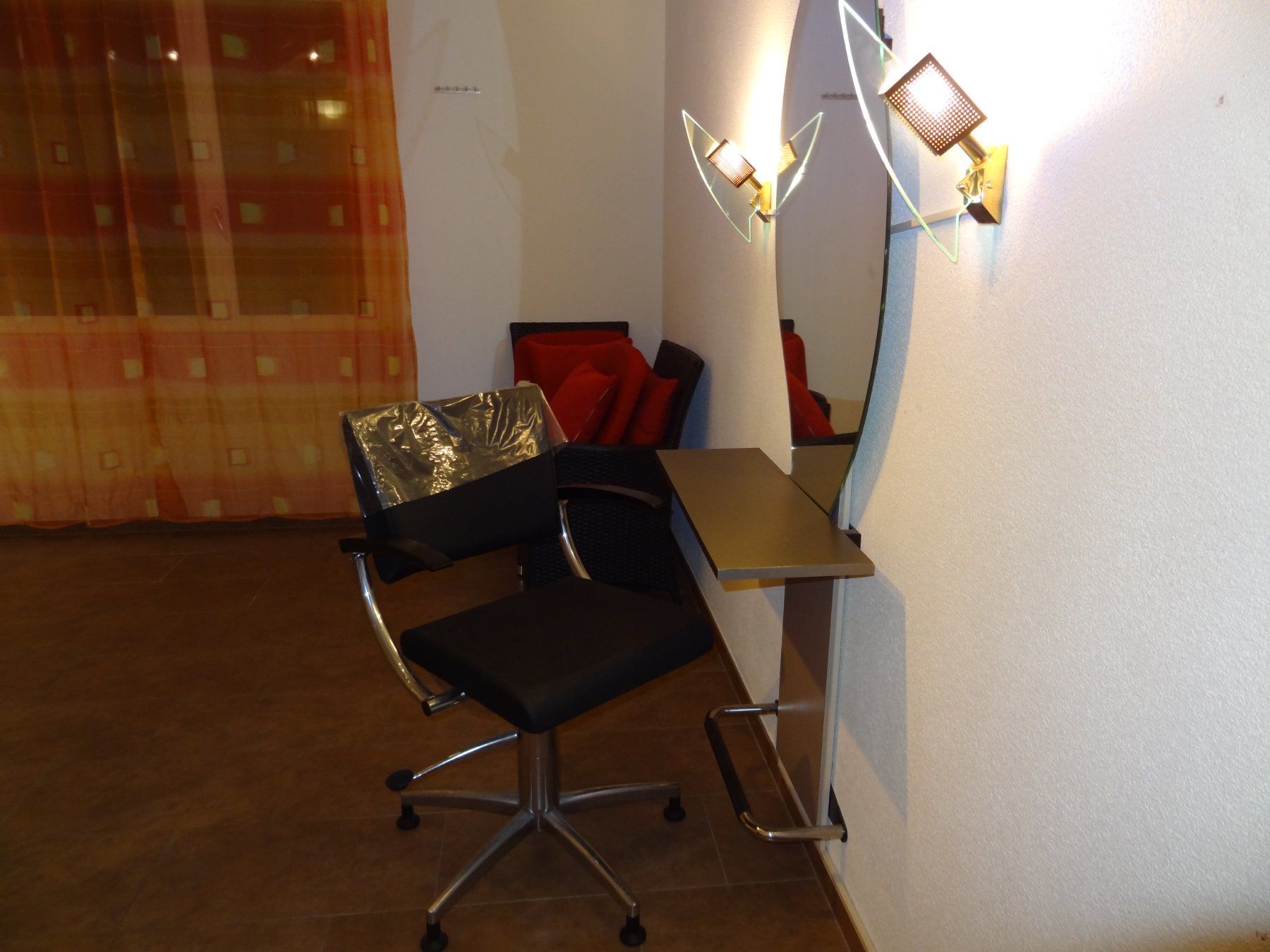 Spiegel: Coiffeur Spiegel mit Stuhl – Neu (gemäss Beschreibung) aus Beckenried von sch_m95t 3