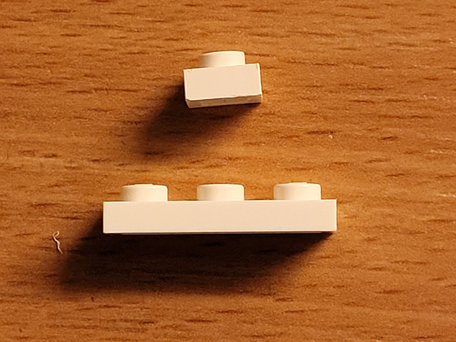 Lego Kit di costruzioni: Lego - 2 pièces blanches plates à 1 et 3 tenons – Usato da Payerne venduto da tintin08 2