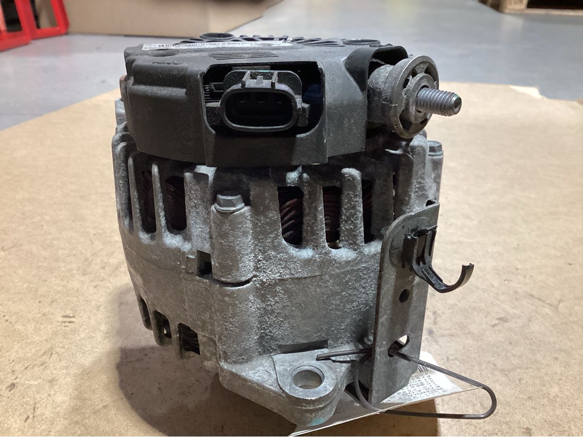 Renault Tutti pezzi di ricambio auto: Alternator zu Renault Koleos 2.5 Dinamique – Usato da Reichenburg venduto da T864RX 2