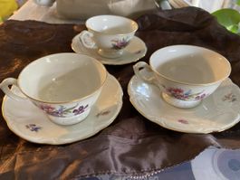 Antike Kaffeetassen Set mit Untertellern Blumenmuster