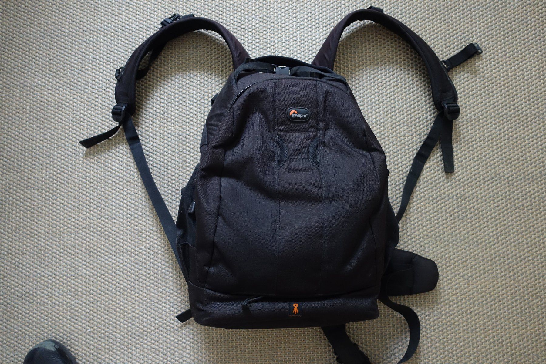 Lowepro Zaini: Fotorucksack Lowepro – Nuovo (secondo la descrizione) da Rorschach venduto da Helpstone0