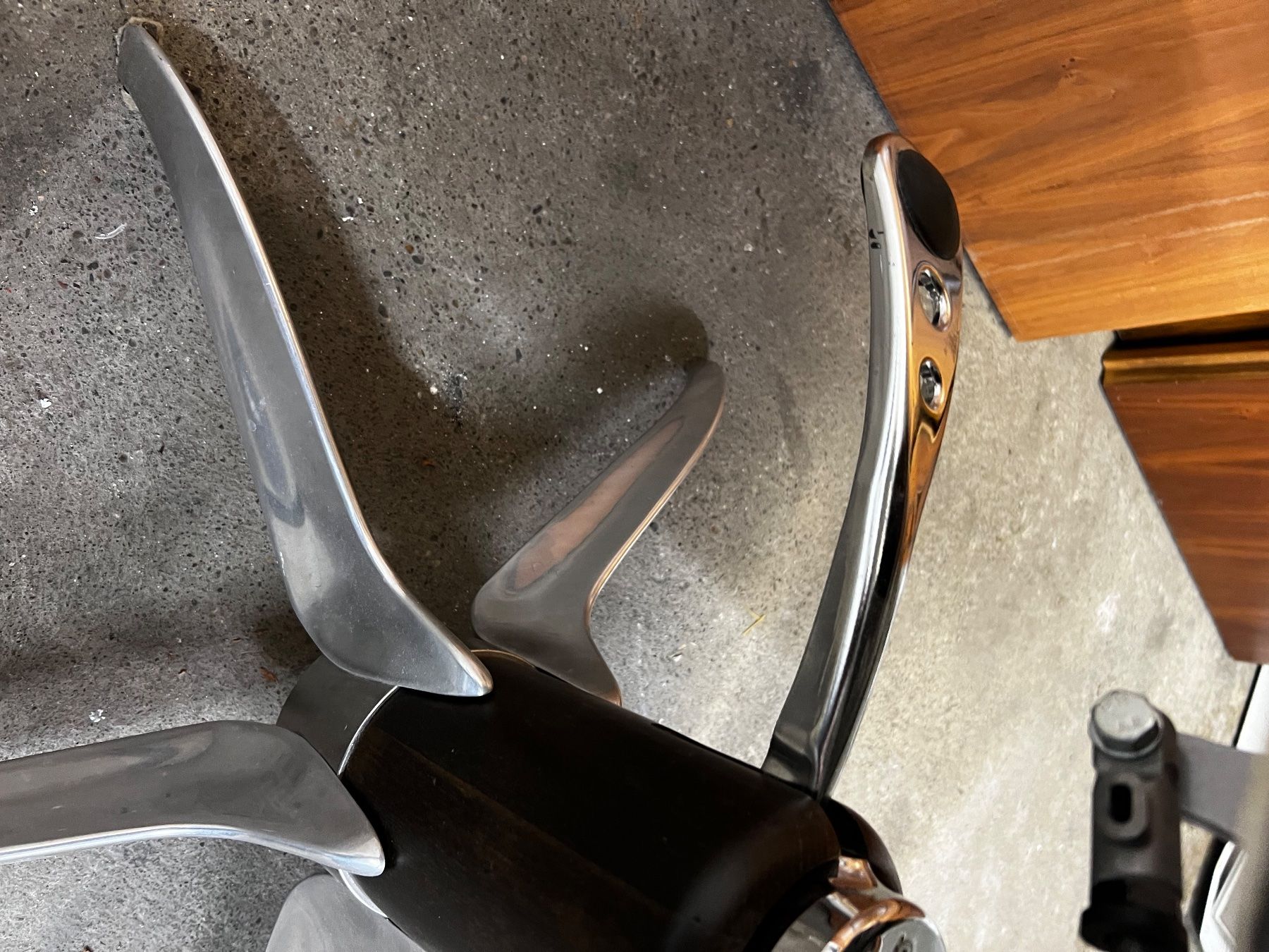 Kosmetik-& Massageliegen: Friseursessel – Gebraucht aus Trasadingen von Kaffee.mann 3