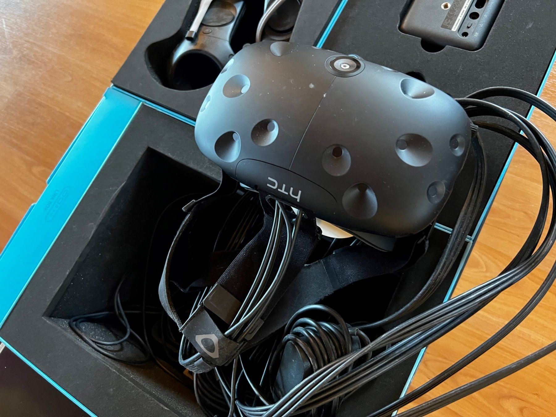 Casco VR: HTC Vive VR-Brille - Eintauchen in virtuelle Welten! – Nuovo (secondo la descrizione) da Zollikerberg venduto da chr_qb28 2