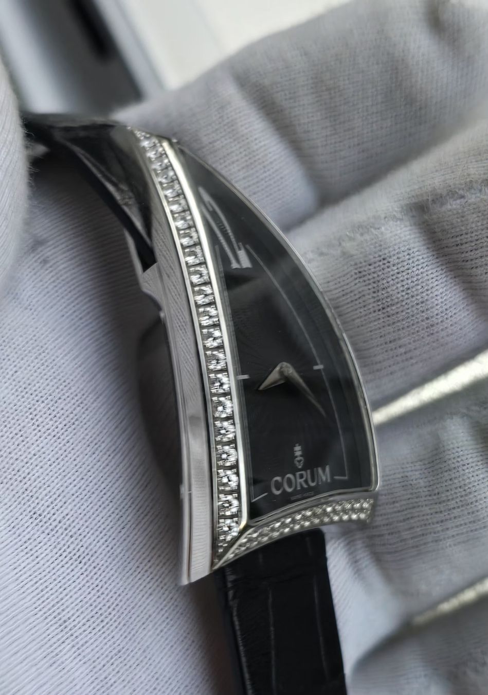 Corum Orologi: Montre Corum rocket 69 diamants ! – Usato da Grand-Lancy venduto da Montre-Swiss 2