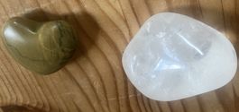 2 Steine Bergkristall und Herzstein Handschmeichler