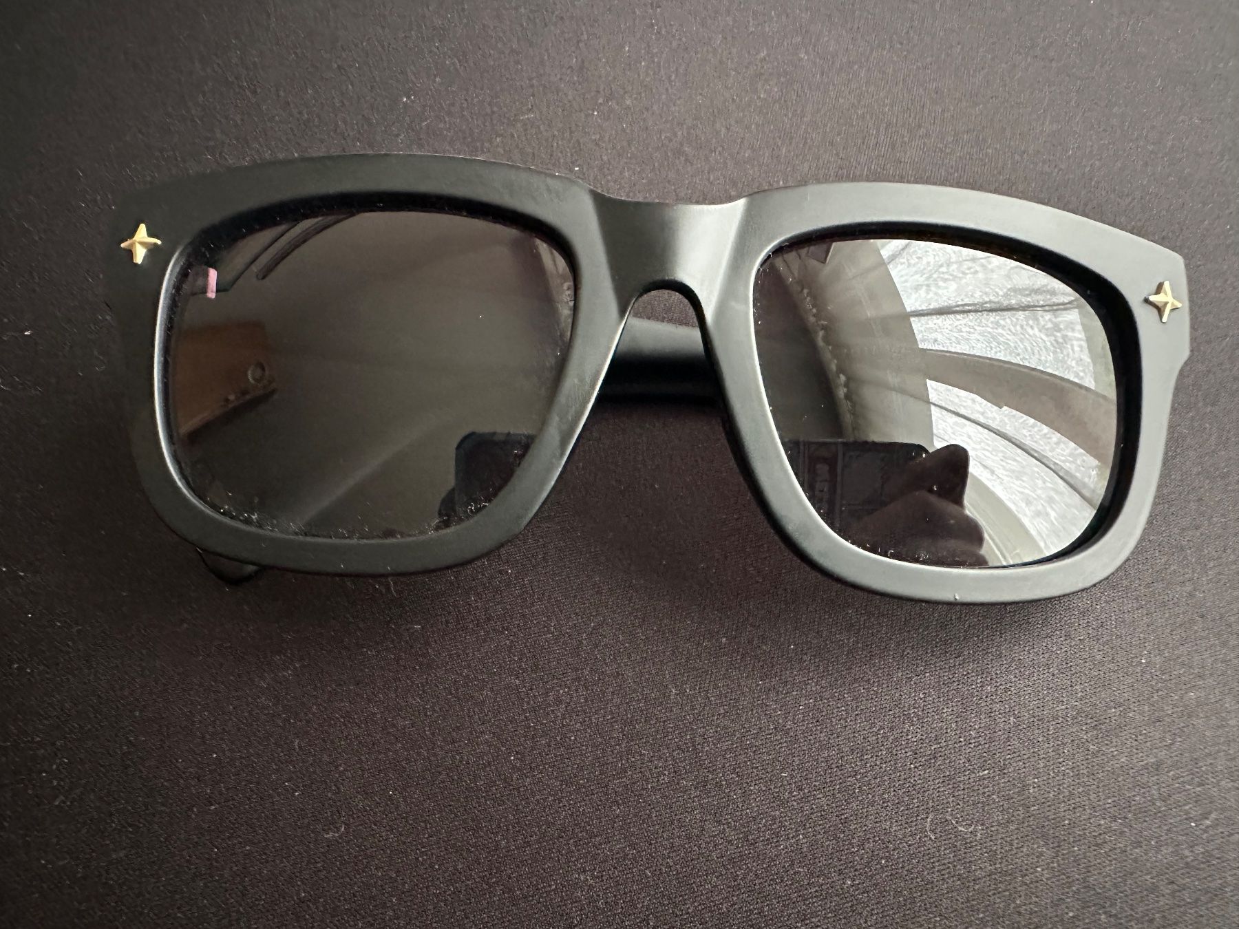 Occhiali & Lenti: Schwarze Sonnenbrille mit Sternendetails – Usato da Grenchen venduto da redstar03 2