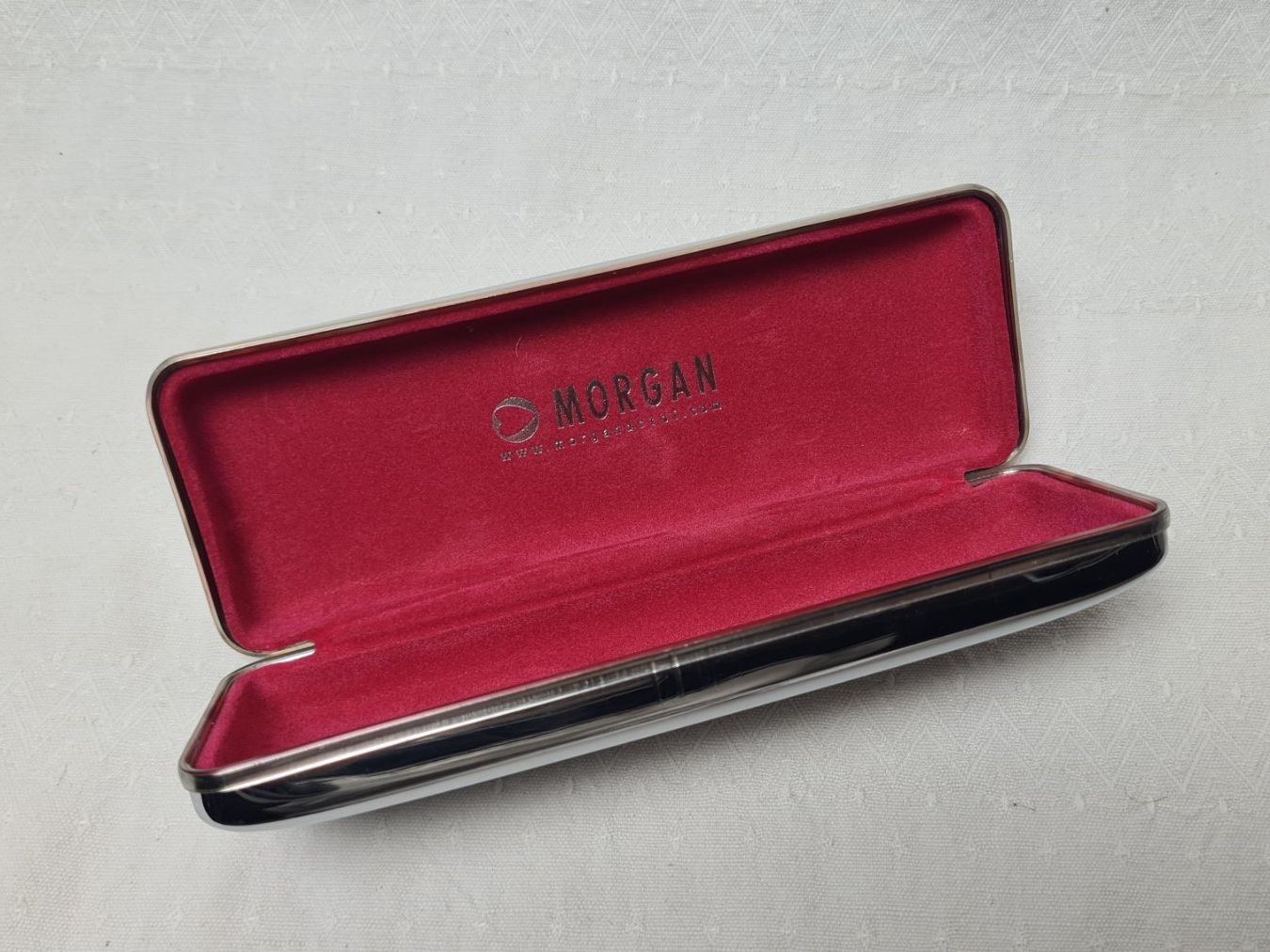 Autres vêtements & accessoires: Boite à lunettes rigide argent Morgan – D'occasion à courtelary par ikidin65