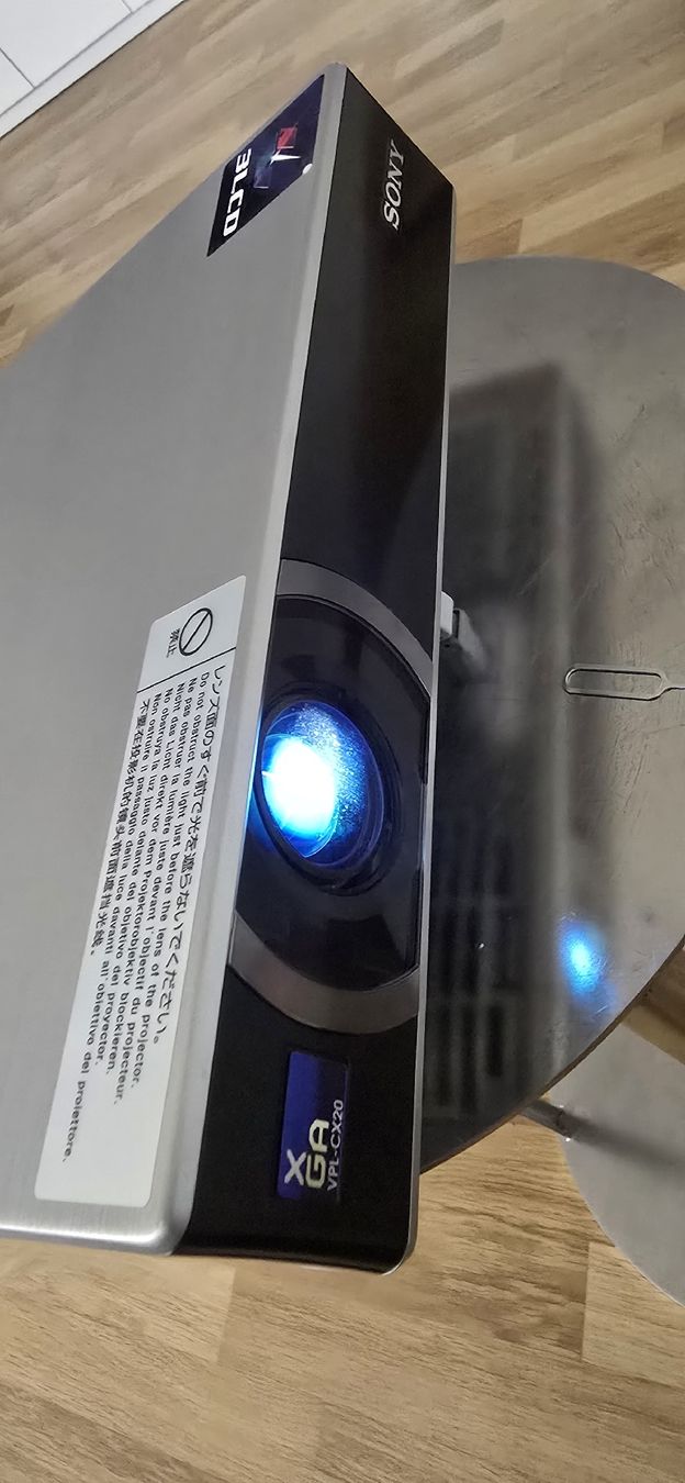 Sony Vidéoprojecteurs: Sony VPL-CX20 Data Projector XGA 3LCD Used  – D'occasion à Studen BE par tha_dhp8 3