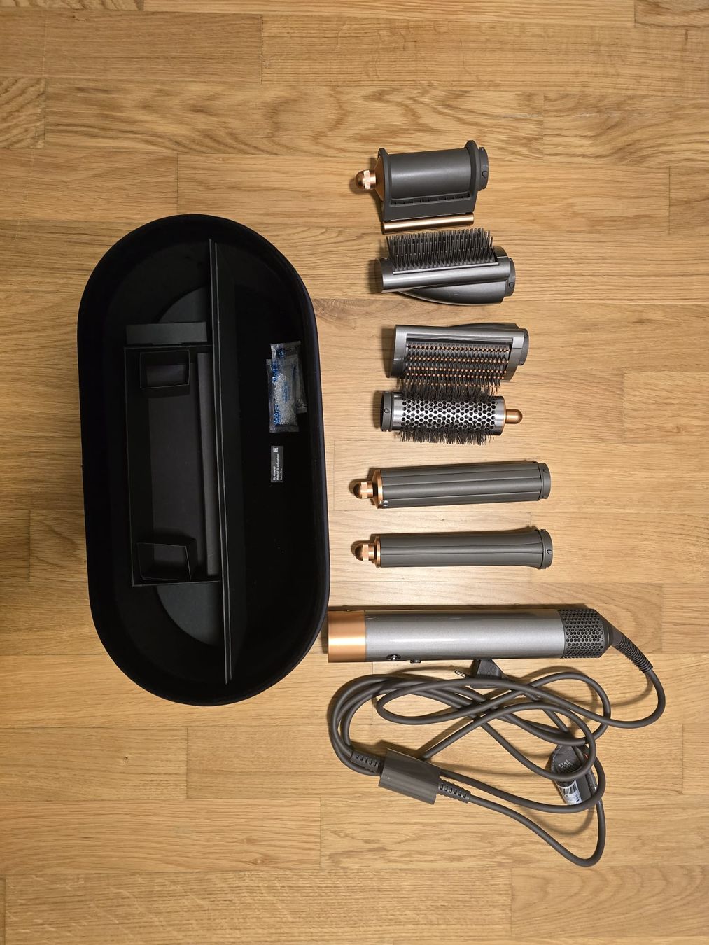 Dyson Asciugacapelli: Dyson Airwrap Complete Long gebraucht mit Zubehör  – Usato da Cham venduto da Ford-021 2