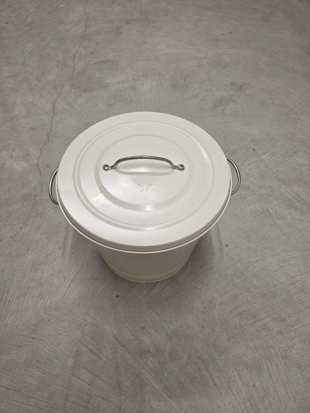 Altro per la casa: Eimer mit Deckel cremefarben Metall Ikea – Usato da Zürich venduto da ZH-Vintage