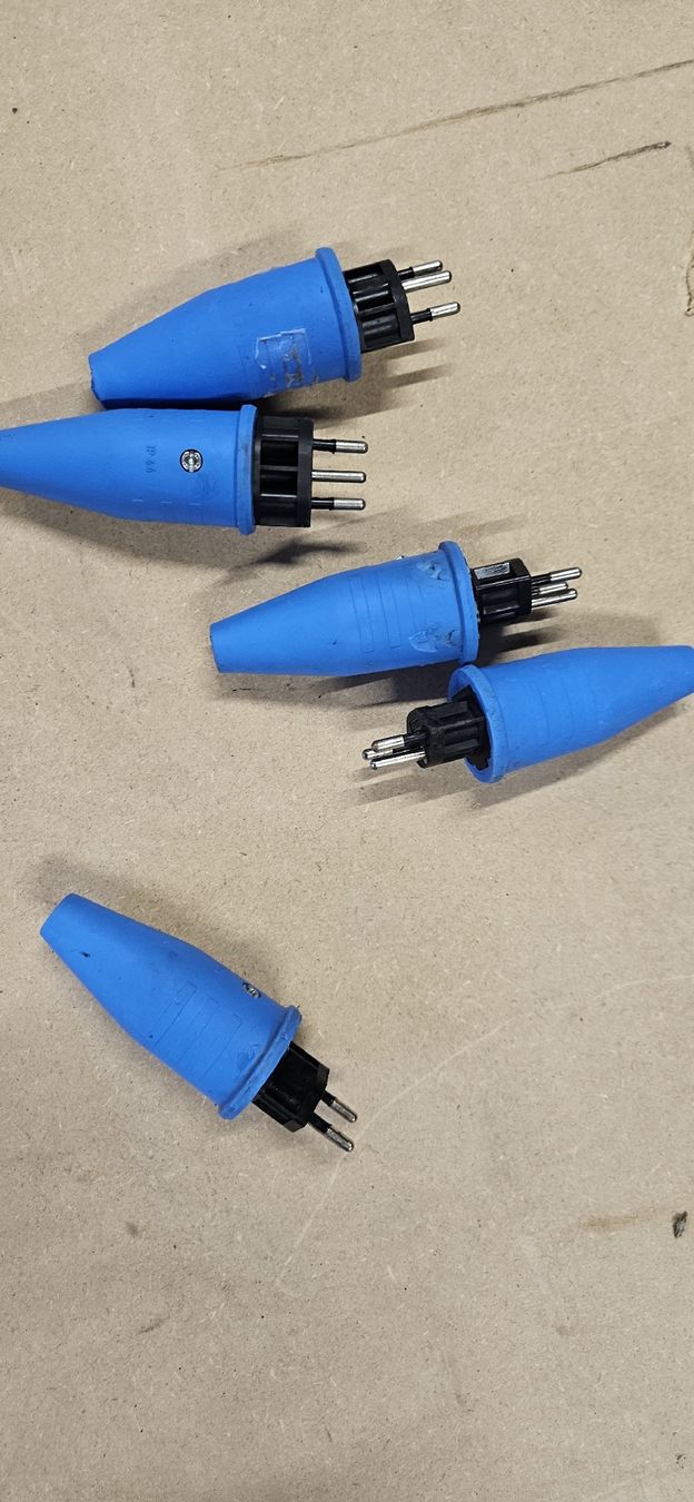 Schneider Spine: 5x Stecker 250V 3-polig  – Usato da Baar venduto da Vel...Baar45 1