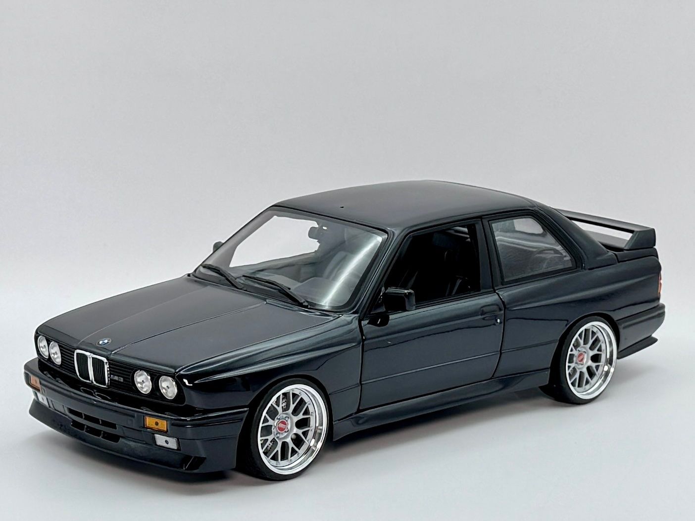 Minichamps Modellautos: 1:18 BMW M3 E30 Minichamps BBS Tuning – Neu (gemäss Beschreibung) aus Baar von Cai