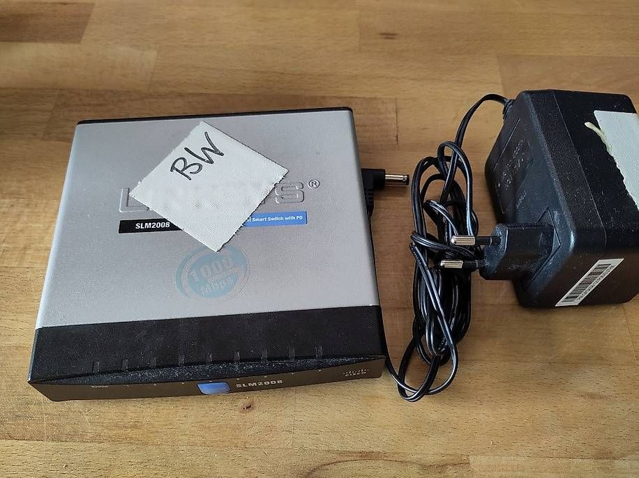 Hub & Switch: Linksys Cisco - 8 Port Gigabit Switch SLM2008 – Usato da Schlieren venduto da dasrecht 2